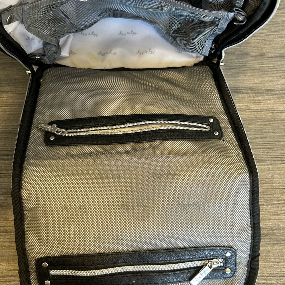 Itzy Ritzy black diaper Backpack - Picture 7 of 15